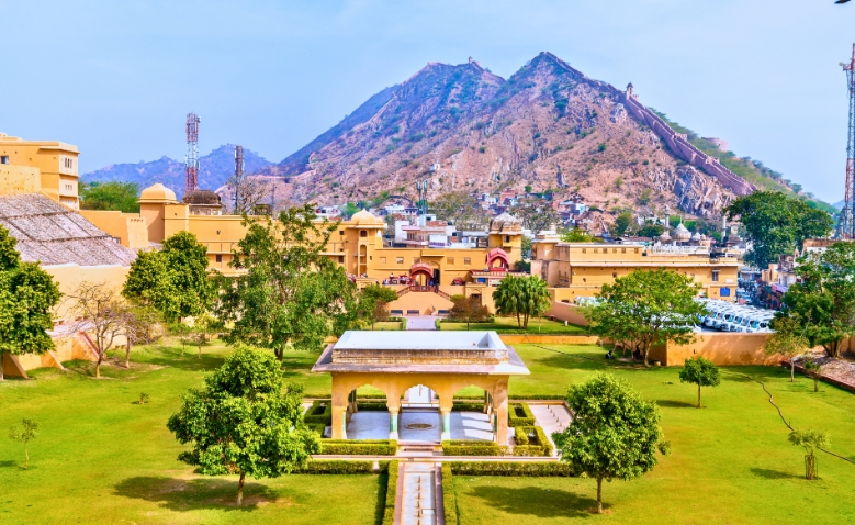 From Delhi: Jaipur City Private Day Tour by Fast Train